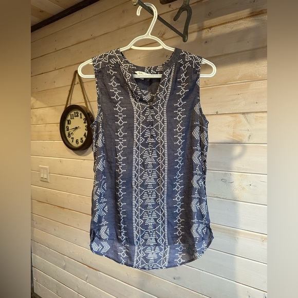 Reitmans Tops - Reitmans | Blue & White Patterned Sleeveless V Neck Top